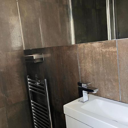 Bright Chiswick Apartment - Great Location 伦敦 外观 照片